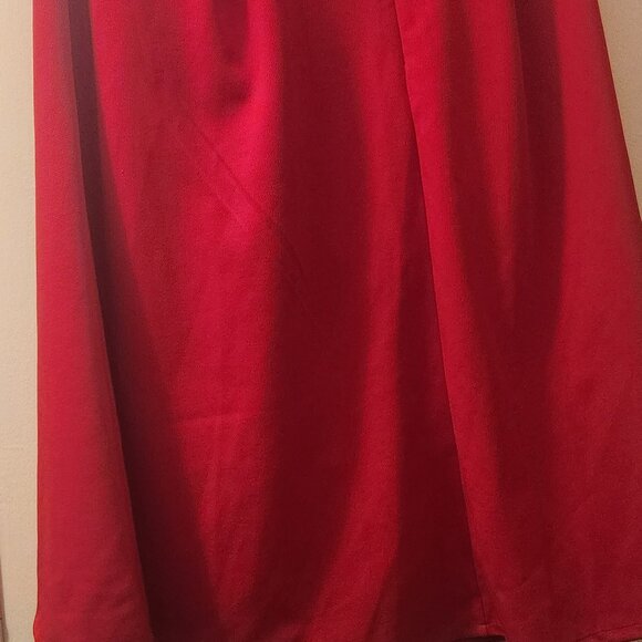 Heart Shape Button Embellished A-Line Midi Skirt in Red - Picture 10 of 16